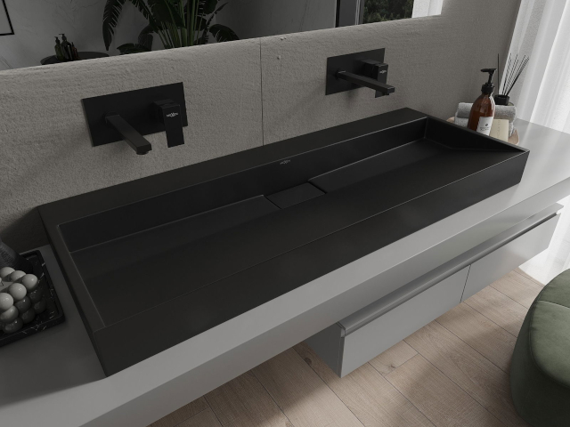 Dvi potinkinės praustuvo baterijos