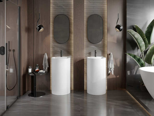 Pilkos marmurinės plytelės vonioje