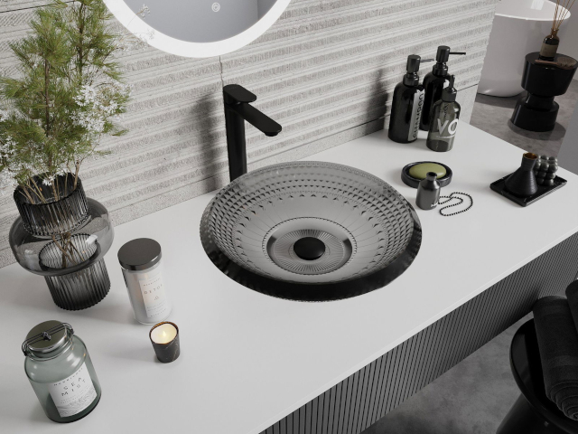 Balta vonios spintelė