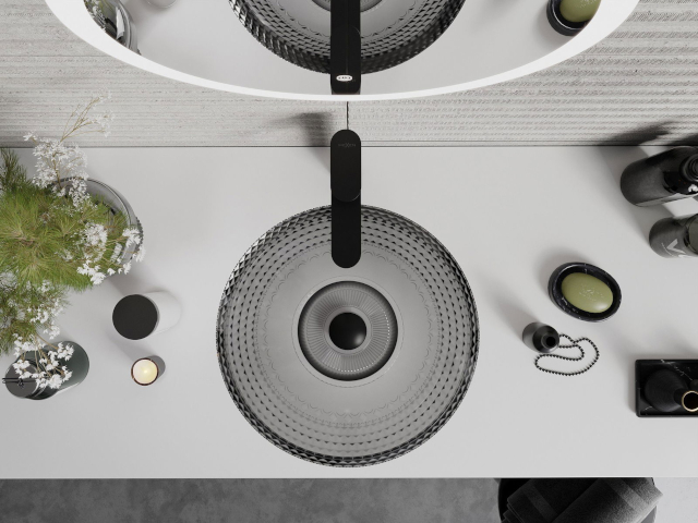 Balta spintelė voniai