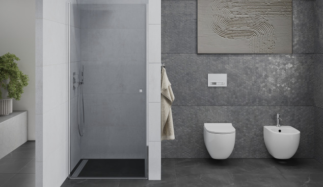 Erdvus vonios kambarys su dušo durimis