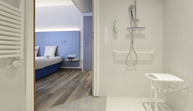 Neįgalieji ir dušo kabinos - geriau už vonią?