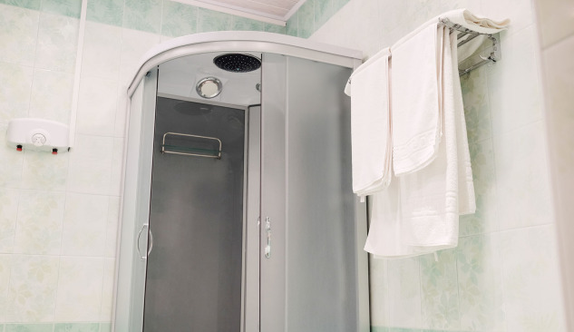 Dušo kabinos - puiki alternatyva voniai