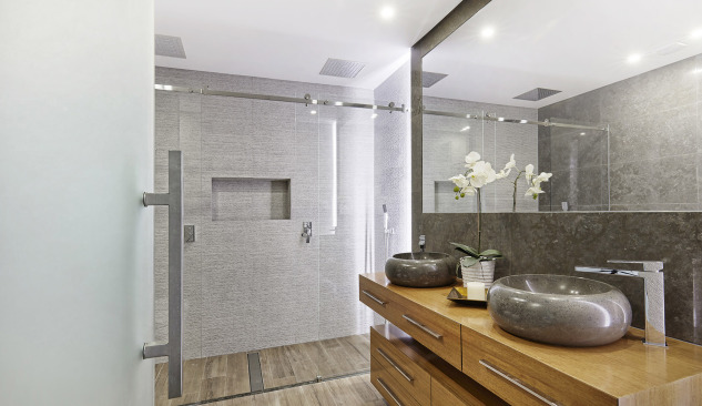 Ar galima daugiabutyje įrengti dušą be padėklo?