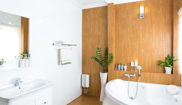 Kodėl medžio imitacijos plytelės tapo hitu vonios kambariuose?
