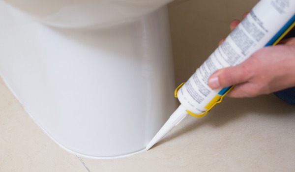 Kiek džiūsta sanitarinis silikonas vonioje?