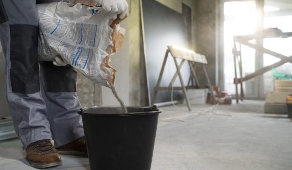 Pagrindo paruošimas prieš plytelių klojimą – žingsnis po žingsnio