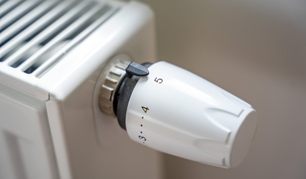 Kaip veikia termostatinė galvutė radiatore?