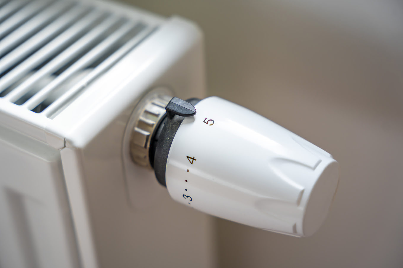 Kaip veikia termostatinė galvutė radiatore?
