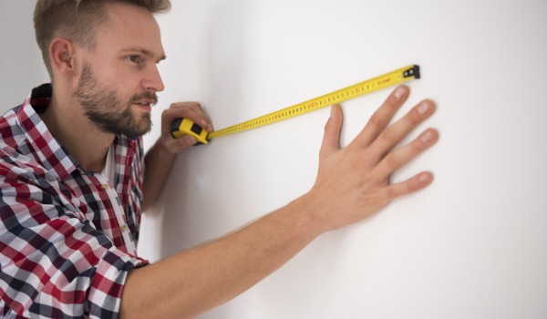 Kaip apskaičiuoti plytelių kiekį sienai?